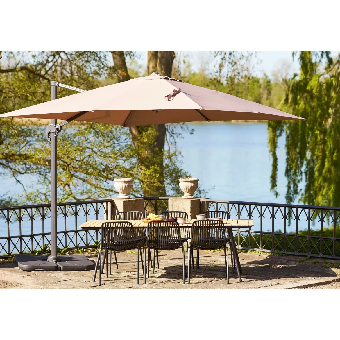 Sonnenschirm Arezzo Pro – 360° Schatten in stilvollem Design
