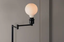 Stehlampe „Alice“ – Modern und klar für entspannte Momente