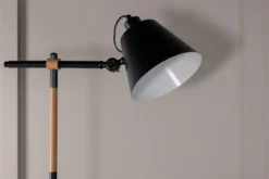Stehlampe „California“ – markantes, modernes Design in Schwarz