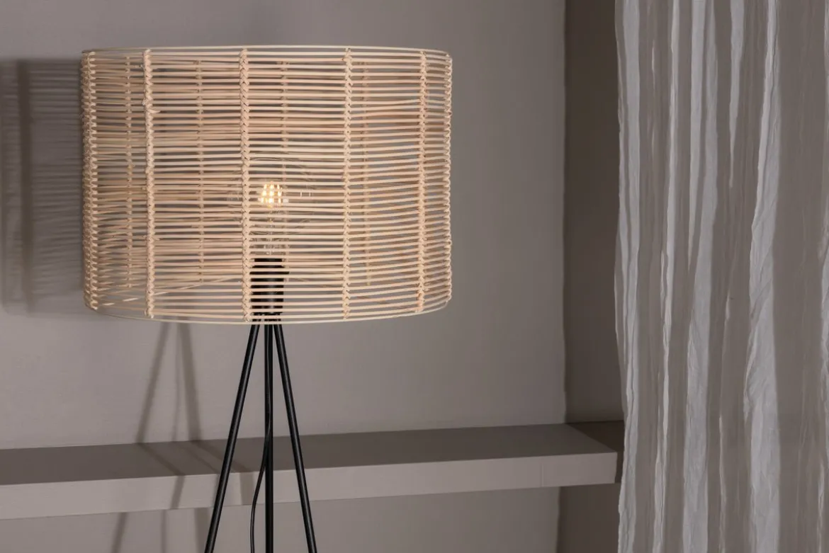 Stehlampe „Diana“ – Schwarzes Gestell mit Rattan Lampenschirm