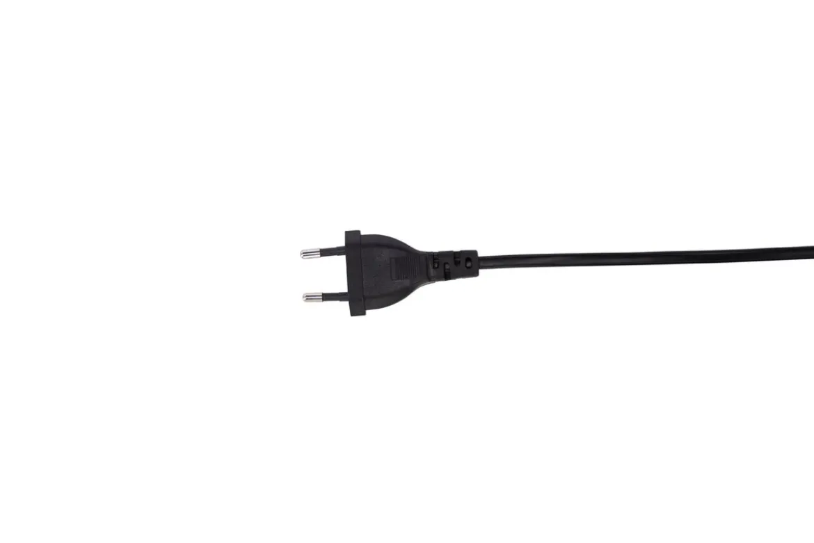 Stehlampe „Diana“ – Schwarzes Gestell mit Rattan Lampenschirm