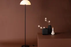 Stehlampe „Eloria“ – Halbkugel-Design in Weiß & Schwarz (Höhe 155 cm)