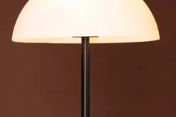 Stehlampe „Eloria“ – Halbkugel-Design in Weiß & Schwarz (Höhe 155 cm)
