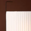 Stehlampe „Elvra“ – Stoffschirm in Beige mit schwarzem Metallgestell (Höhe 48 cm)