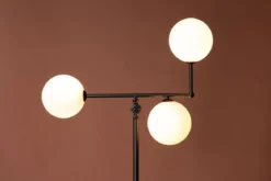 Stehlampe „Novera“ – Dreiflammige Designerlampe in Schwarz (Höhe 160 cm)