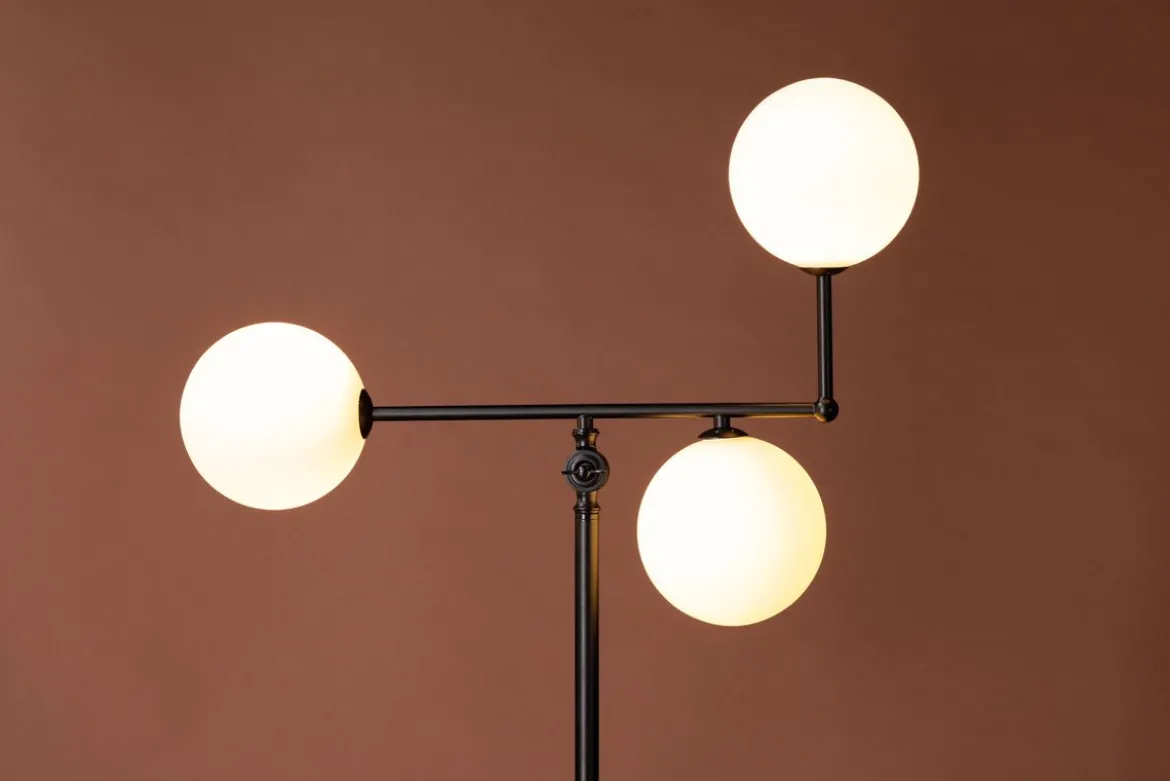 Stehlampe „Novera“ – Dreiflammige Designerlampe in Schwarz (Höhe 160 cm)