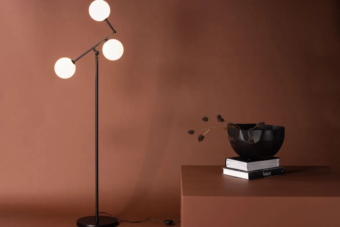 Stehlampe „Novera“ – Dreiflammige Designerlampe in Schwarz (Höhe 160 cm)