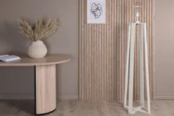 Stehlampe „Paris“ – zeitlose Eleganz mit Holzbeinen und hellem Schirm