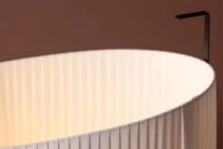 Stehlampe „Solva“ – Hohe Stofflampe in Beige mit schwarzem Metallgestell (Höhe 80 cm)