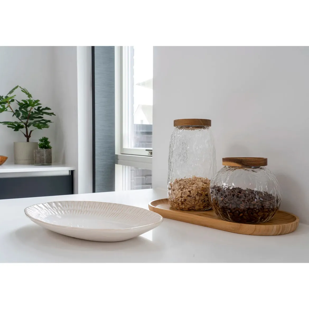 Tablett „Nayra“ – Weißes Keramik-Design