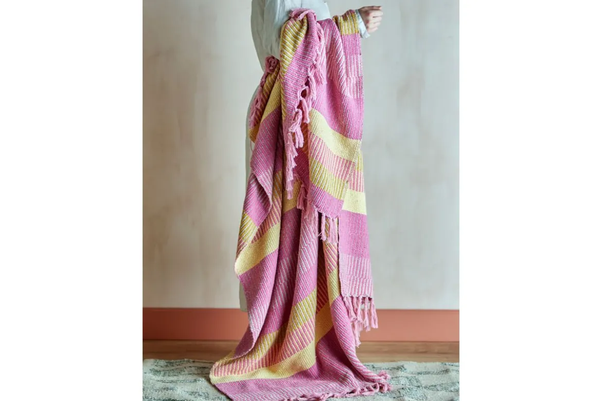 Tagesdecke Elani – Streifenmuster in Rosa und Gelb