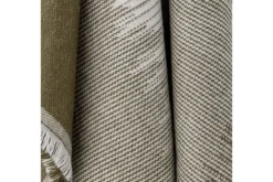 Tagesdecke Elvane – Gewebtes Design in Grün und Weiß