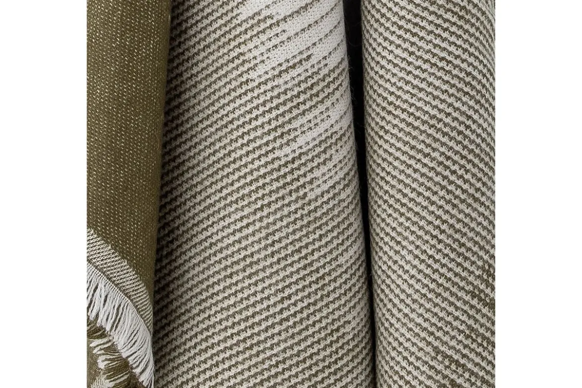 Tagesdecke Elvane – Gewebtes Design in Grün und Weiß