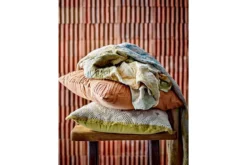Tagesdecke Kalima – Handgefertigter Sari-Quilt in Gelb