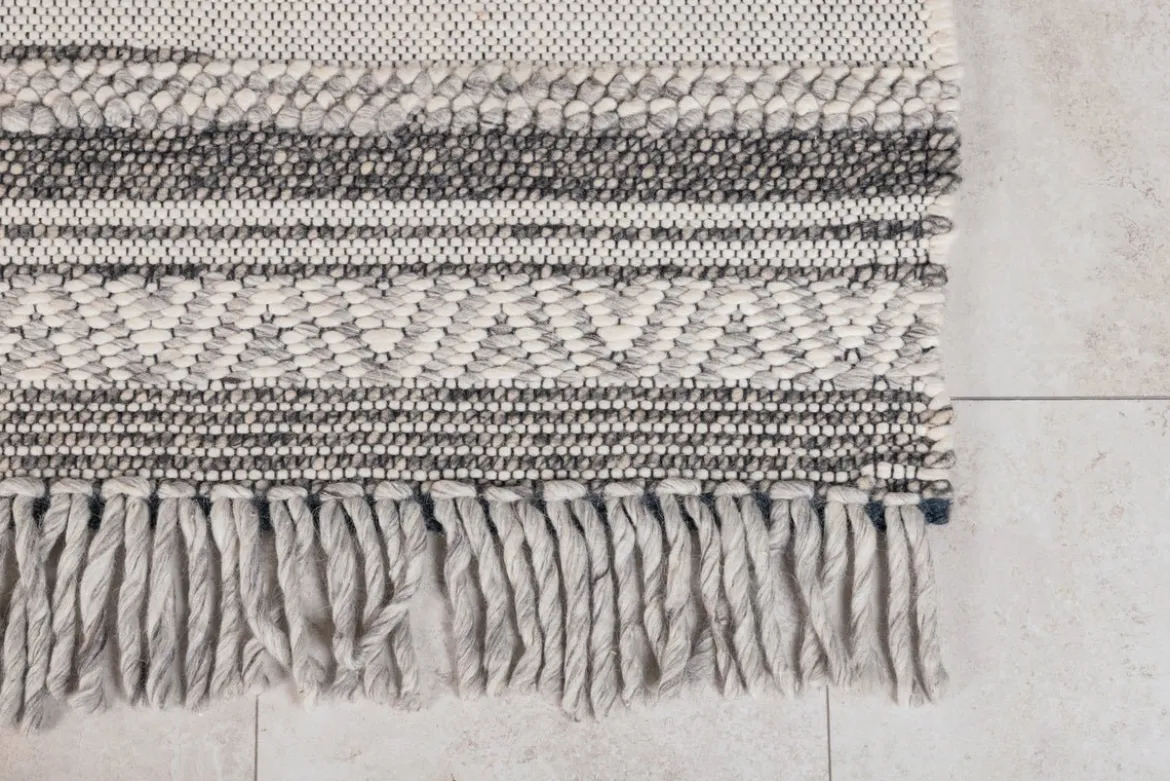 Teppich Erald – flachgewebt mit linearem Muster aus Wolle