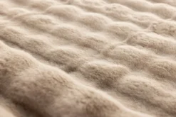 Teppich Niva – in zwei Farben aus Polyester & Veloursleder
