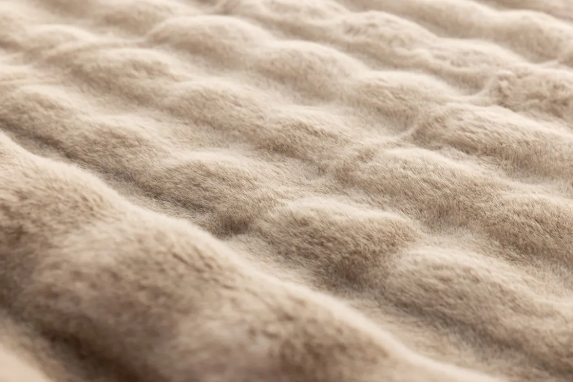 Teppich Niva – in zwei Farben aus Polyester & Veloursleder