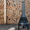 Terrassenkamin Kia - aus schwarzem Stahl mit integriertem Grillrost