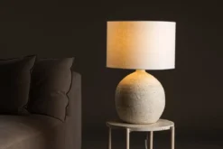 Tischlampe „Alvesta“ – Rustikale Terrakotta-Basis mit weißem Jute-Lampenschirm