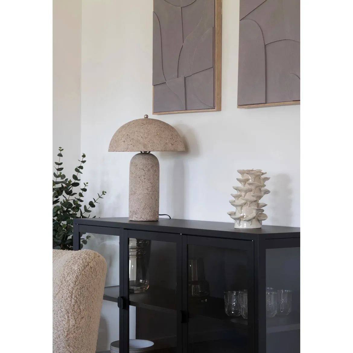 Tischlampe „Astley“ – Skulpturales Design in Stein-Optik