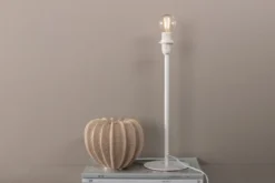 Tischlampe „Desire“ – Schlichtes Design mit stilvoller Lichtquelle