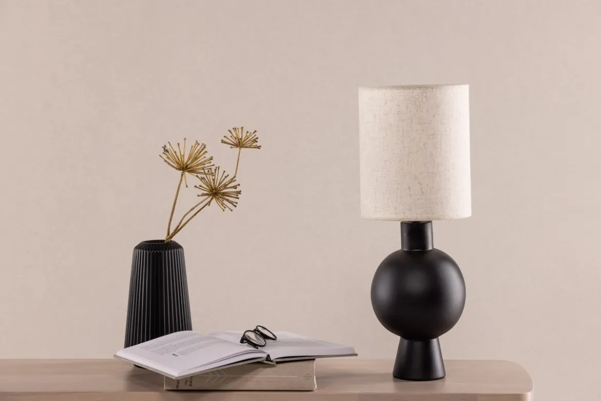 Tischlampe „Fantasia“ – Schwarzer Beton trifft Lampenschirm aus beigem Leinenstoff