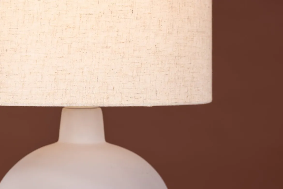 Tischlampe „Lelin“ – Eleganter Betonsockel mit leichtem Leinenschirm