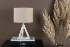 Tischlampe „Nora“ – Stilvoller Dreibein mit einem Lampenschirm aus Leinen