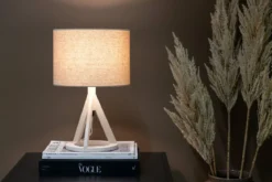 Tischlampe „Nora“ – Stilvoller Dreibein mit einem Lampenschirm aus Leinen