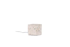 Tischlampe „Ricardo“ – Nordisches Design mit Terrazzo-Sockel in Würfelform