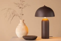 Tischlampe „Terranova“ – Braune Steingefertigte Eleganz mit Rundschirm