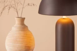 Tischlampe „Terranova“ – Braune Steingefertigte Eleganz mit Rundschirm