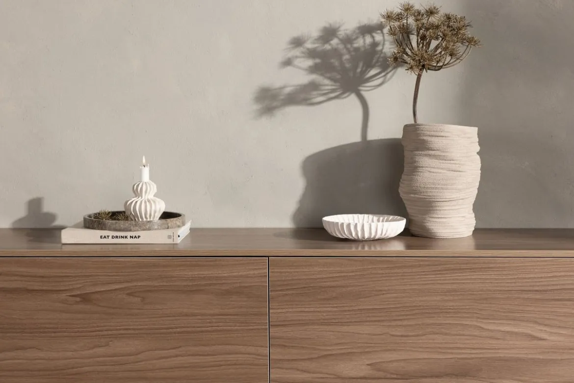 TV-Lowboard Valborg – Walnussfurnier in Natur-Optik