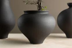 Vase „Arlena“ Ø 18 cm – Weiß oder Schwarz