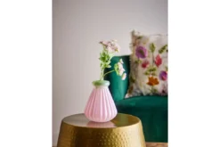 Vase Edona – Mundgeblasenes Glas mit sanfter Riffelung