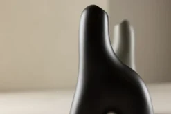 Vase Noara 16 cm – Skulpturales Designobjekt aus Steingut