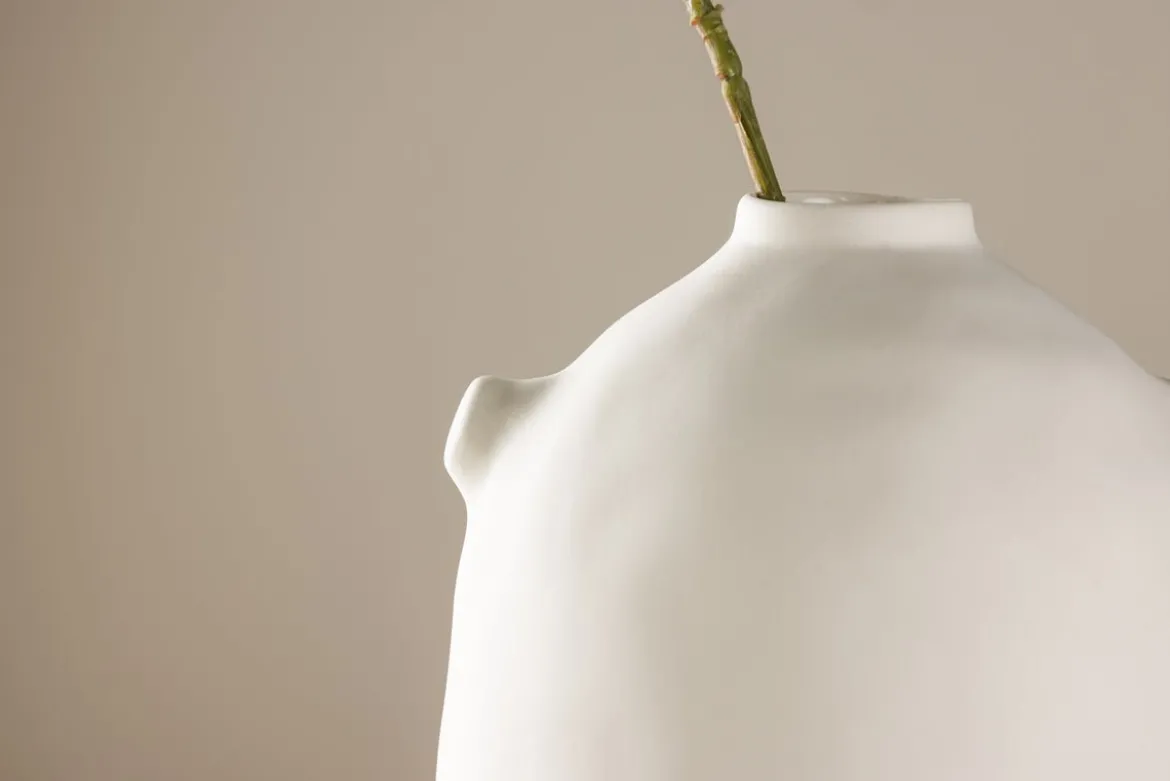 Vase Nuvio 28 cm – Zeitlose Eleganz in Weiß oder Schwarz