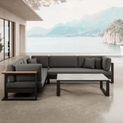Vayla II – L-Form Outdoor Sofa & Tisch in schwarzem Aluminium | Aevora™ Kollektion