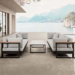Vayla VI – 2 Dreisitzer & Tisch aus schwarzem Aluminium | Aevora™ Kollektion