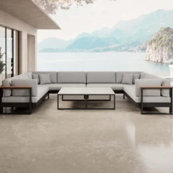 Vayla – Wohnlandschaft in U-Form mit Tisch aus schwarzem Aluminium | Aevora™ Kollektion