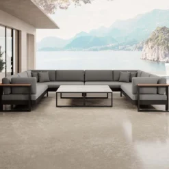 Vayla – Wohnlandschaft in U-Form mit Tisch aus schwarzem Aluminium | Aevora™ Kollektion