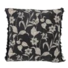 Zierkissen Mari – aus recycelter Baumwolle in Schwarz mit floralem Design